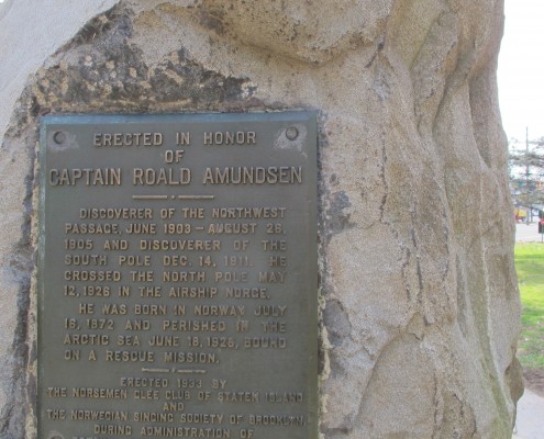 Amundsen plaza plaque Oakwood