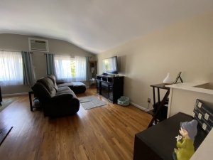 180 Auburn living room