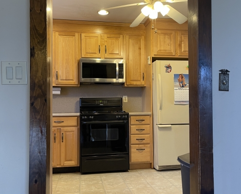 98 Seidman Door frame to kitchen