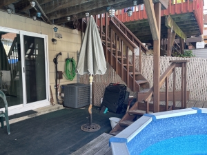 21 Carol Place SGD to yard with pool
