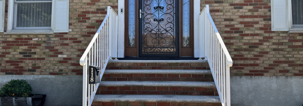 118 Weed Ave SI NY Close Up Exterior Front