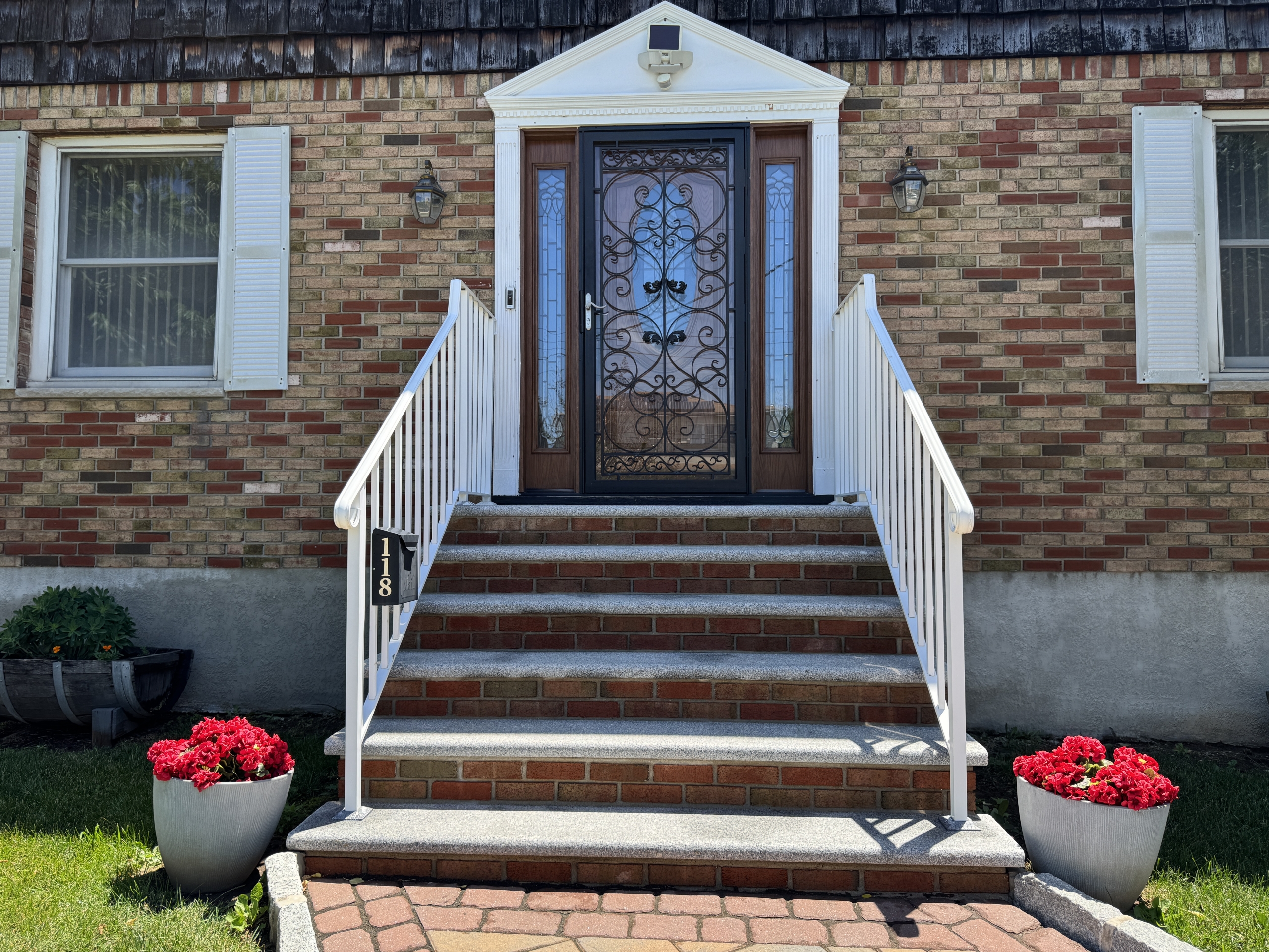 118 Weed Ave SI NY Close Up Exterior Front